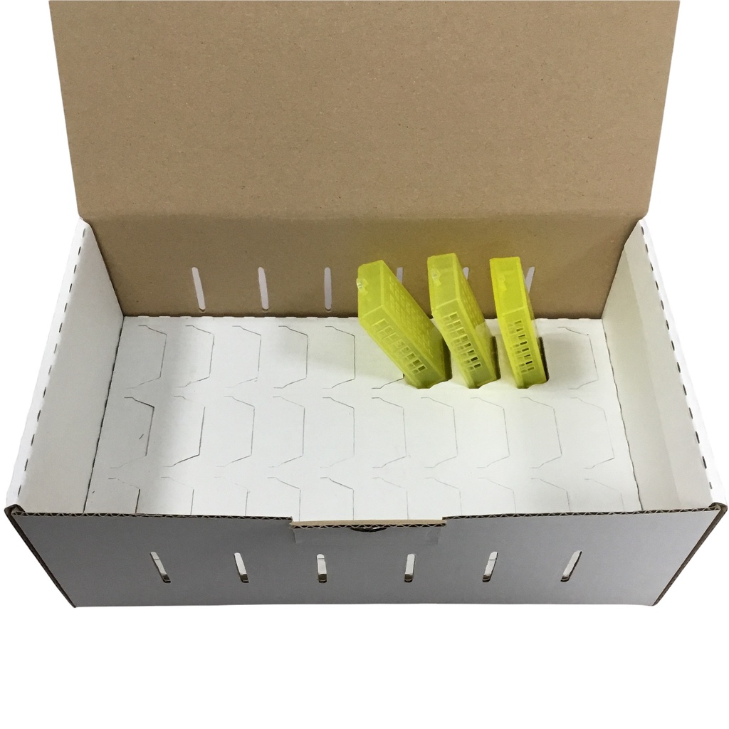 Boite de transport pour 30 cages à reine