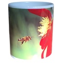 Mug "abeille sur fleur rouge"
